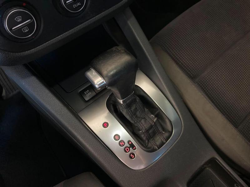 Volkswagen Jetta - foto 12