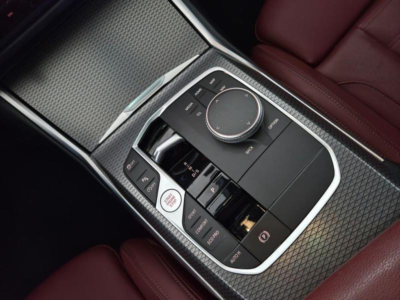 BMW 320i M Sport Flex - foto 9