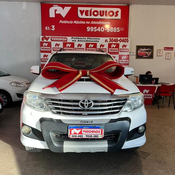 TOYOTA HILUX SW4 3.0 SRV 4X4 7 LUGARES 16V TURBO INTERCOOLER DIESEL 4P AUT