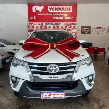 TOYOTA HILUX SW4 2.8 SRX 4X4 7 LUGARES 16V TURBO INTERCOOLER DIESEL 4P AUTOMTICO