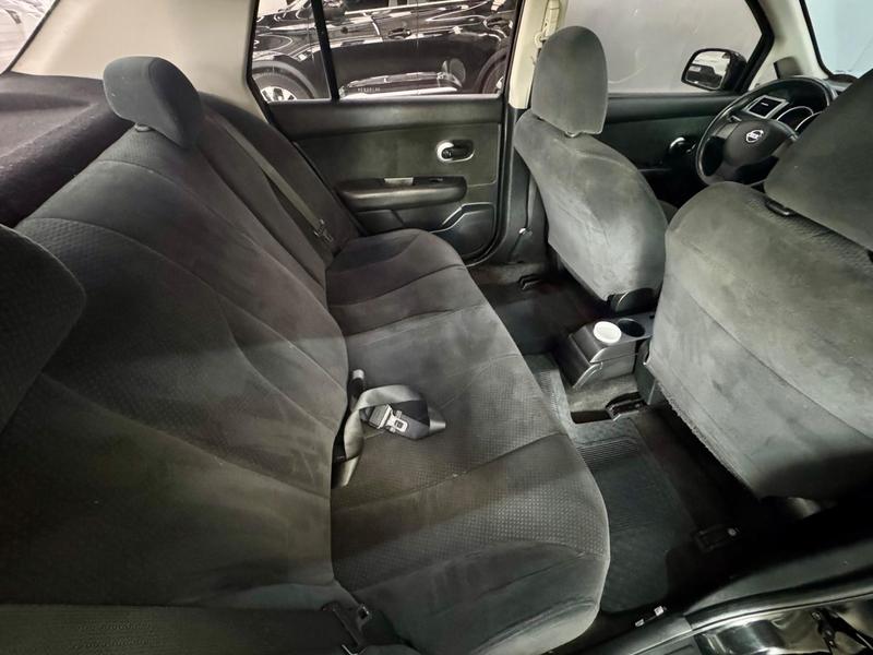 Nissan Tiida Sedan 18f - foto 11
