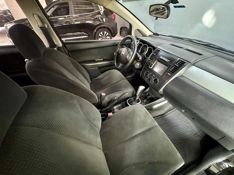 Nissan Tiida Sedan 18f - foto 14