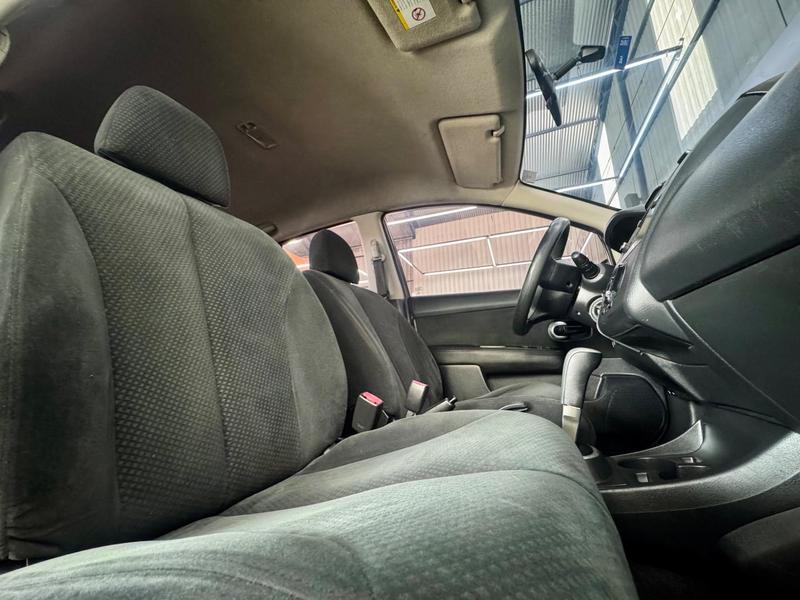 Nissan Tiida Sedan 18f - foto 15