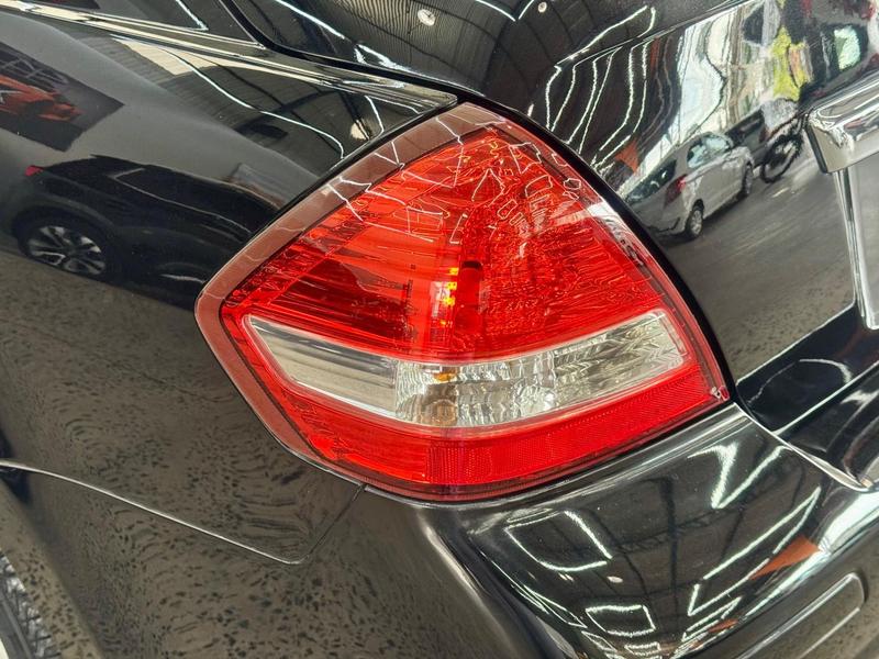Nissan Tiida Sedan 18f - foto 6