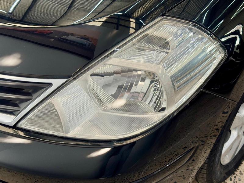Nissan Tiida Sedan 18f - foto 8