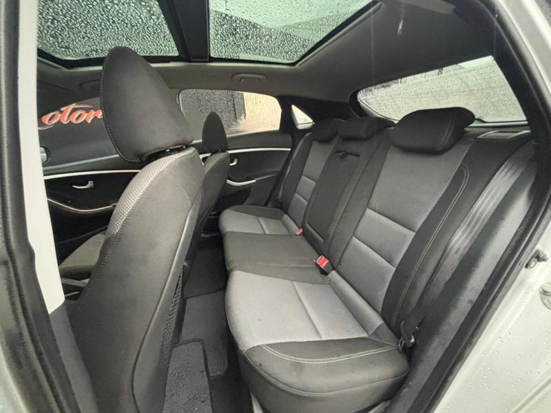 Hyundai i30 1.8 - foto 17