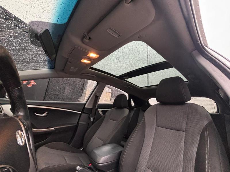 Hyundai i30 1.8 - foto 15