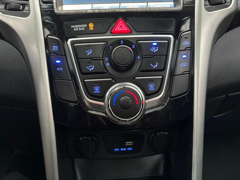 Hyundai i30 1.8 - foto 13