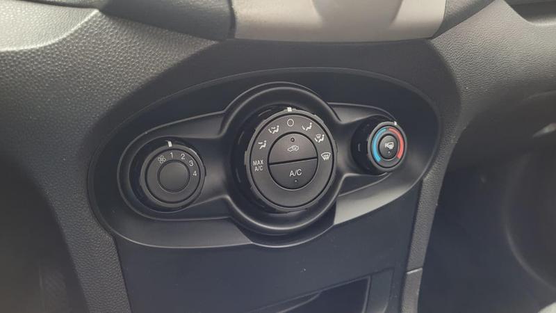 Ford Fiesta Se - foto 16