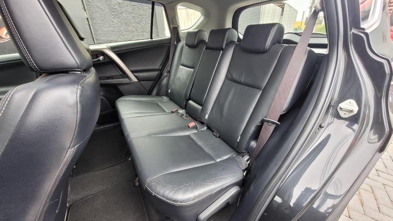 Toyota RAV4 - foto 17