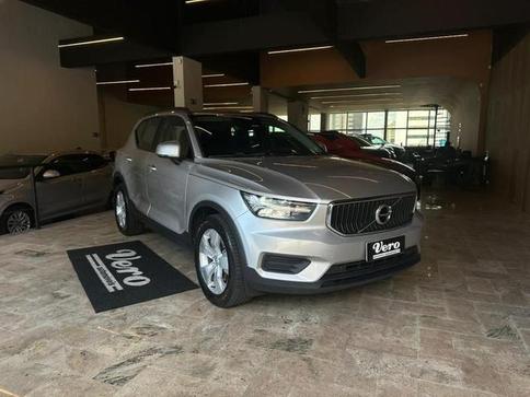 VOLVO XC40 T4