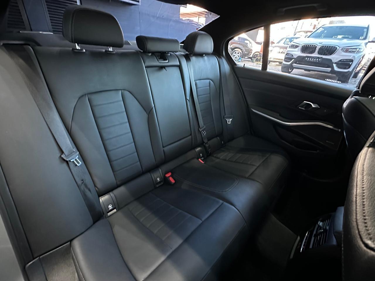 BMW 320i M Sport 2.0T 2024, foto 8 de 12