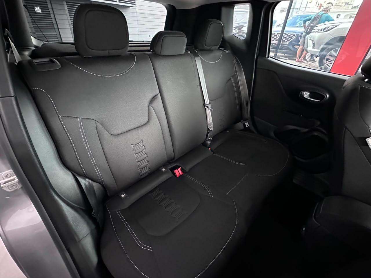Jeep Renegade Sport 1.3T 2023, foto 8 de 12