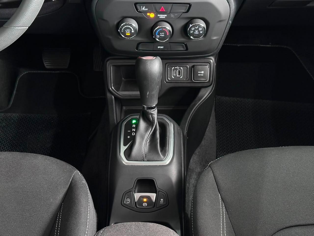 Jeep Renegade Sport 1.3T 2023, foto 6 de 12