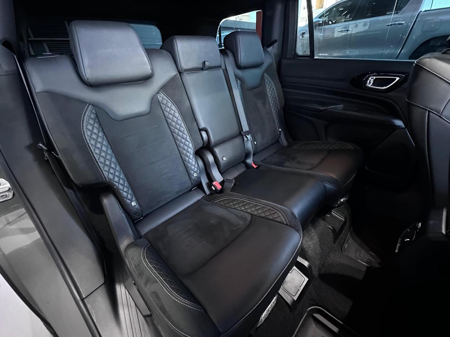 Jeep Commander Blackhawk 2.0T 2025, foto 8 de 12