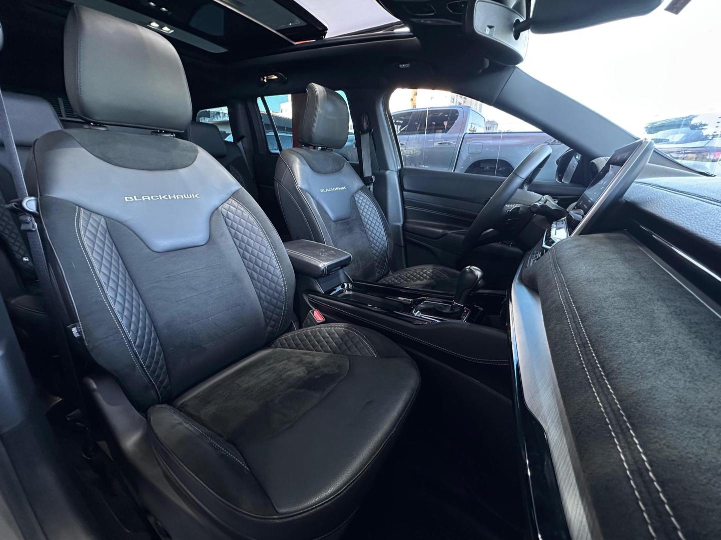 Jeep Commander Blackhawk 2.0T 2025, foto 7 de 12
