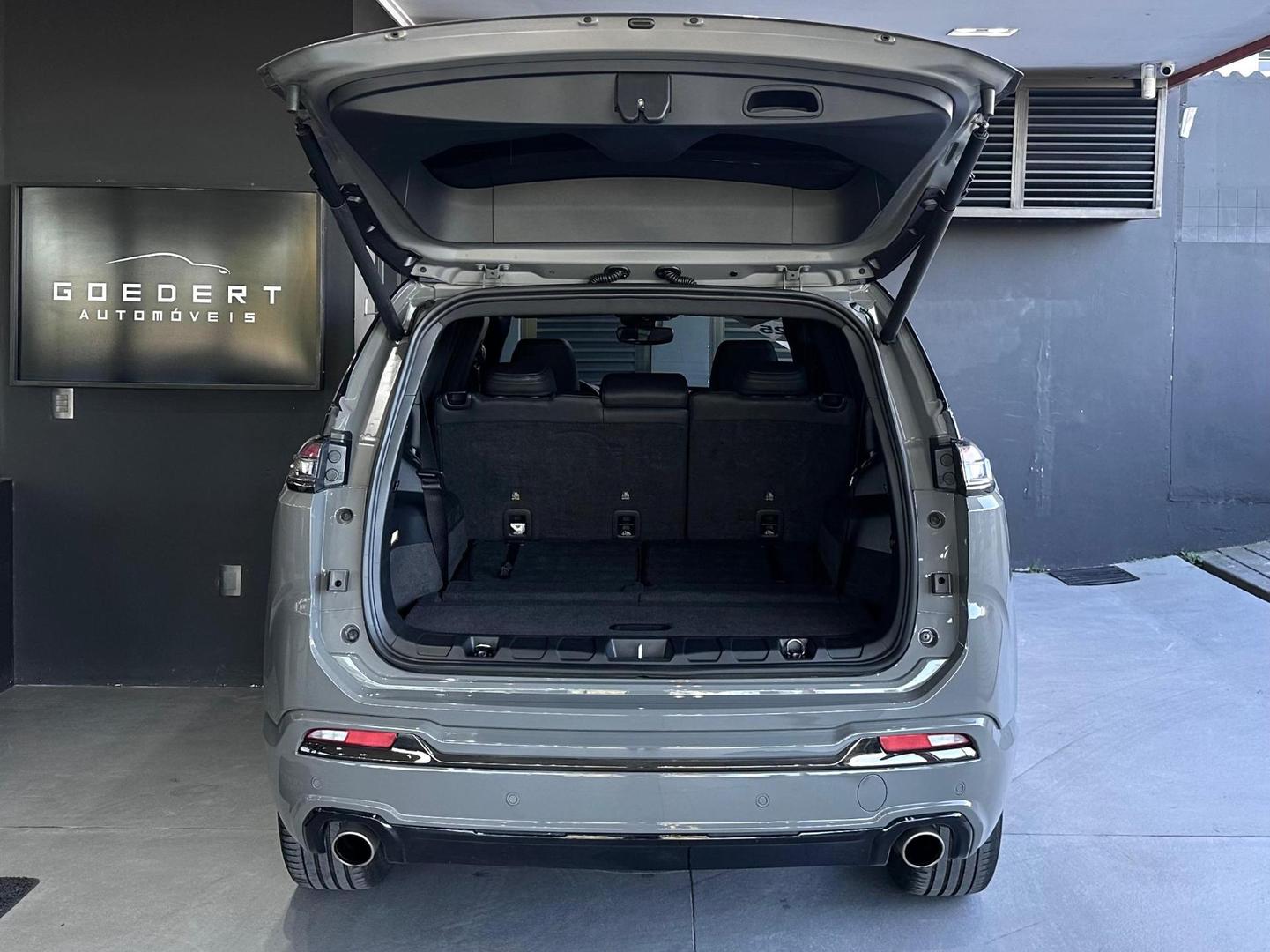 Jeep Commander Blackhawk 2.0T 2025, foto 10 de 12