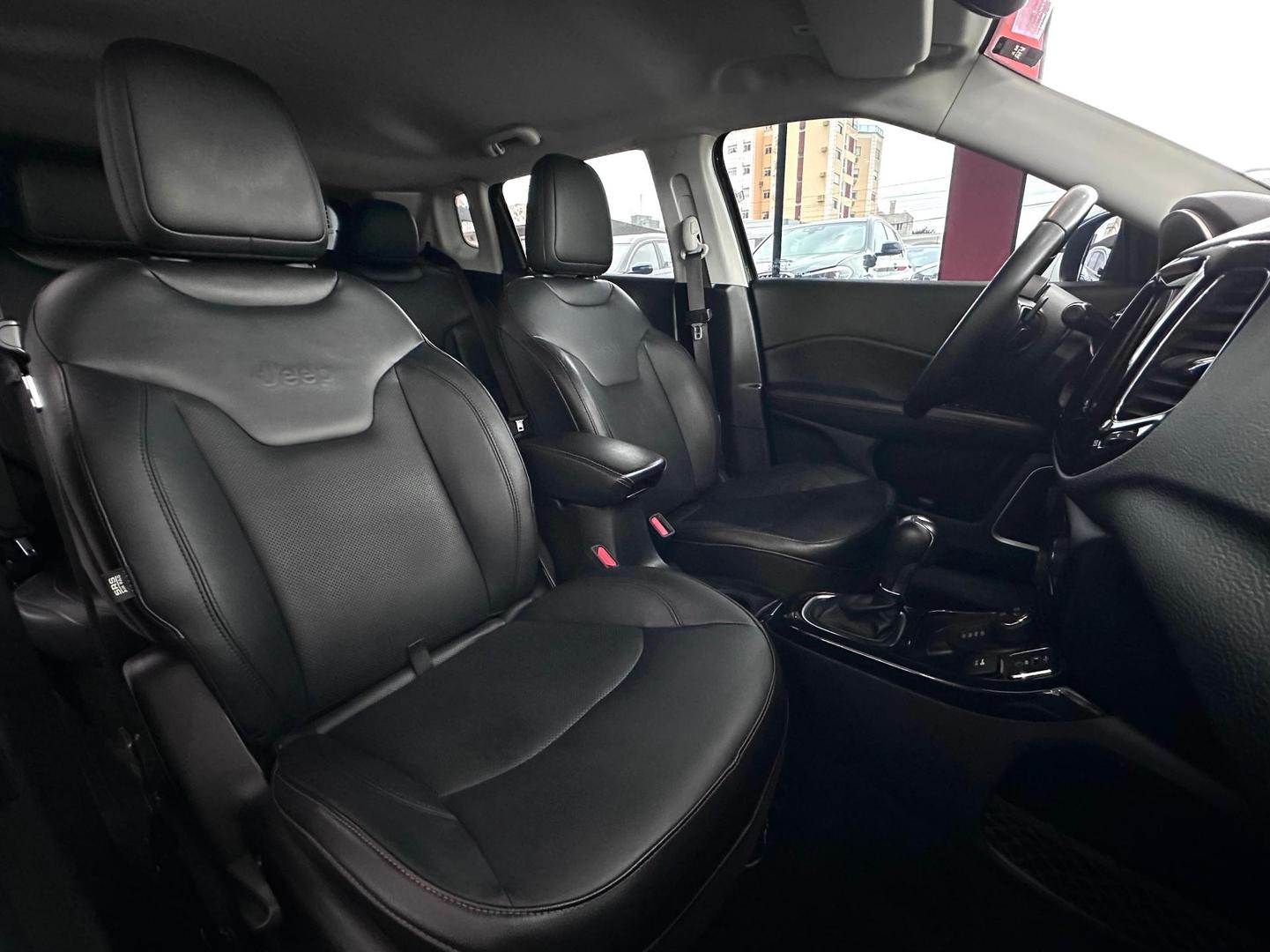Jeep Compass Limited 4x4 2.0T 2021, foto 7 de 12