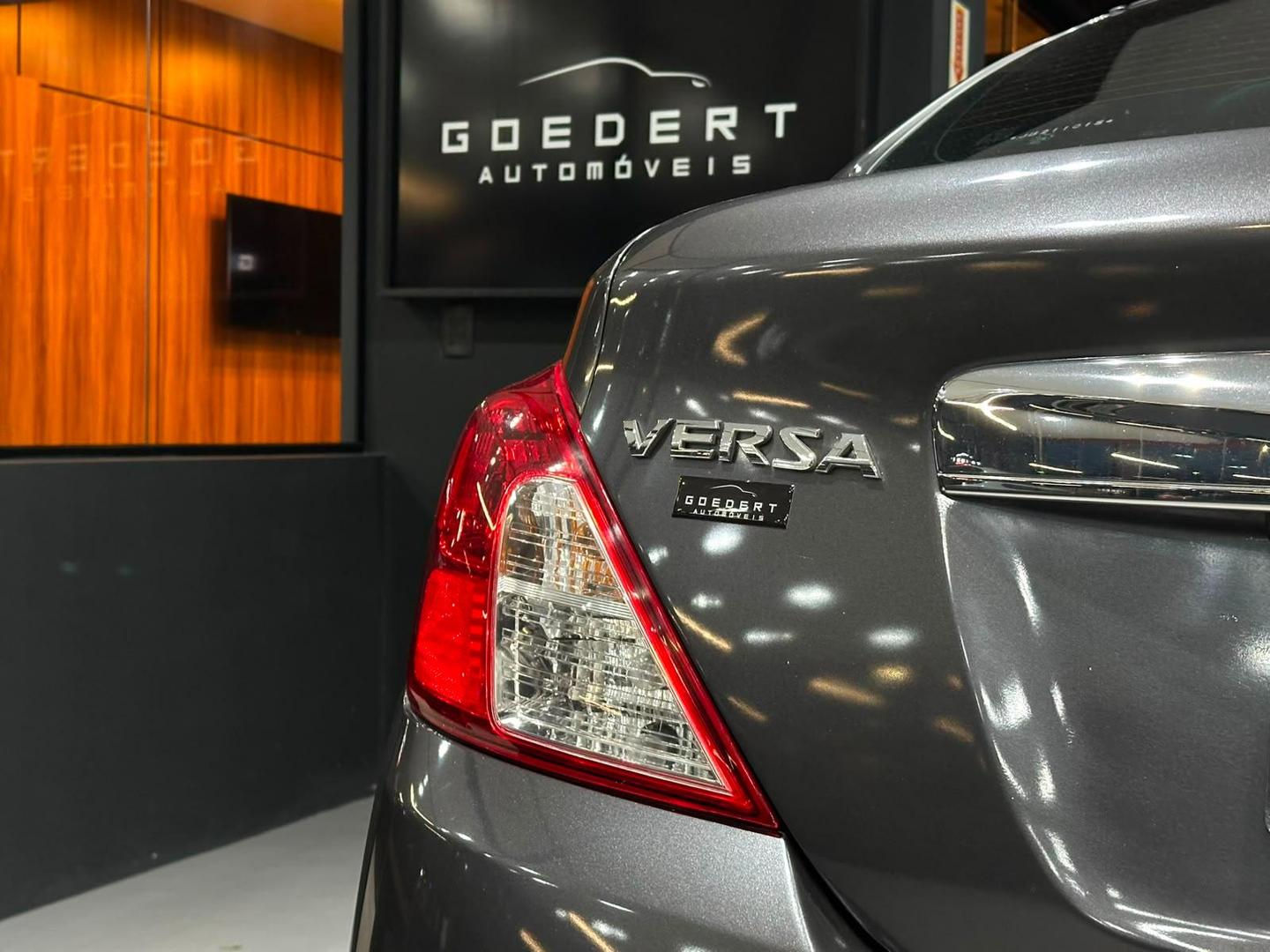 Nissan Versa Sl CVT 1.6 2018, foto 12 de 12