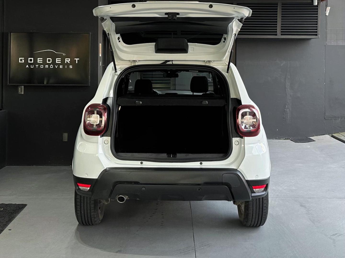 Renault Duster Intense 1.6 2023, foto 10 de 12