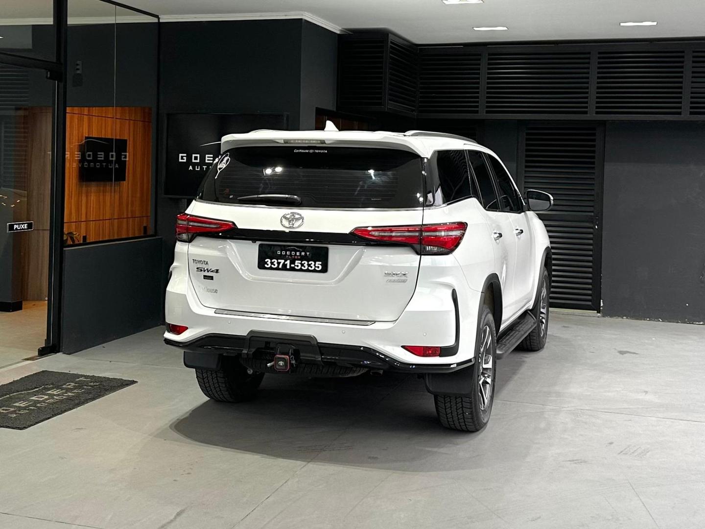 Toyota Hilux Sw4 2.8 Td SRX Platinum 2025, foto 9 de 12