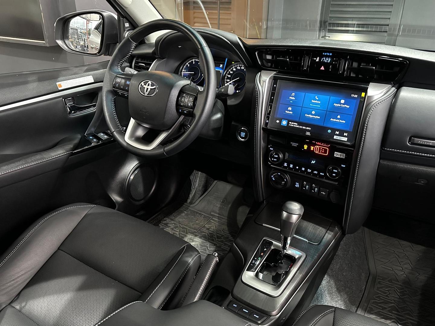 Toyota Hilux Sw4 2.8 Td SRX Platinum 2025, foto 4 de 12