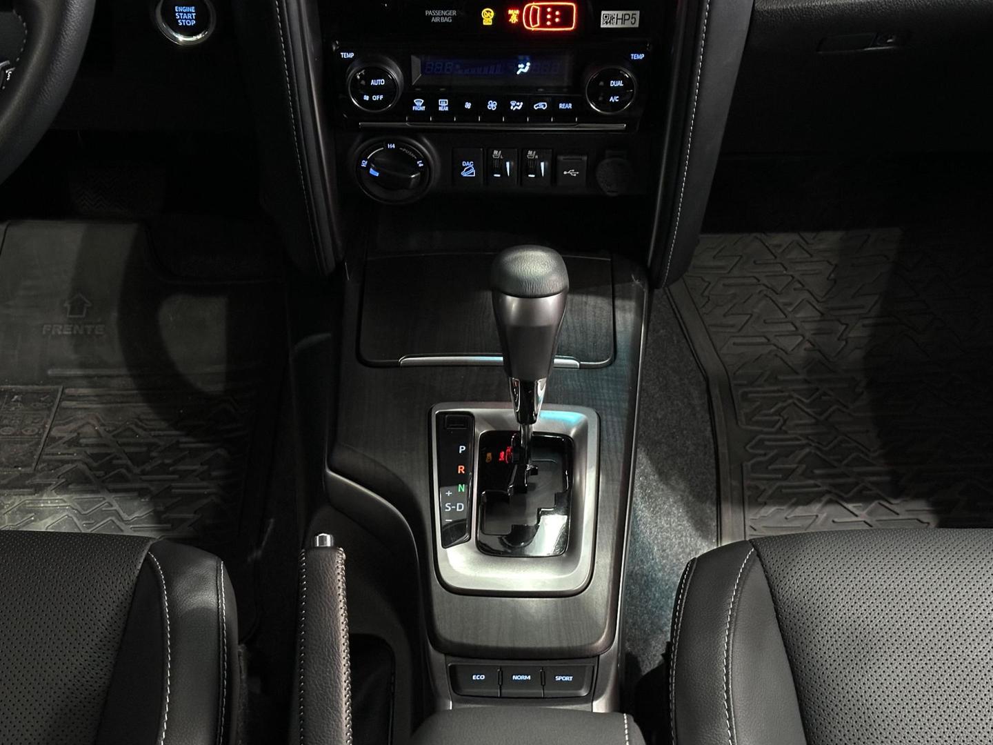 Toyota Hilux Sw4 2.8 Td SRX Platinum 2025, foto 6 de 12
