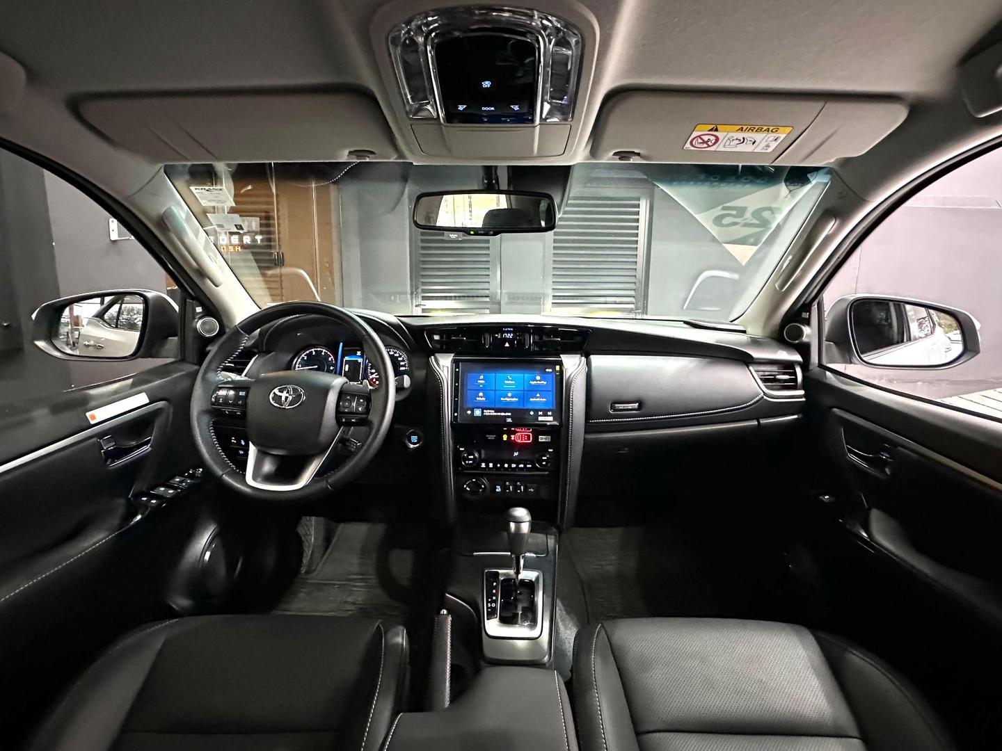 Toyota Hilux Sw4 2.8 Td SRX Platinum 2025, foto 3 de 12
