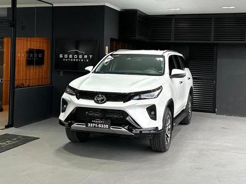 Toyota Hilux Sw4 2.8 Td SRX Platinum 2025