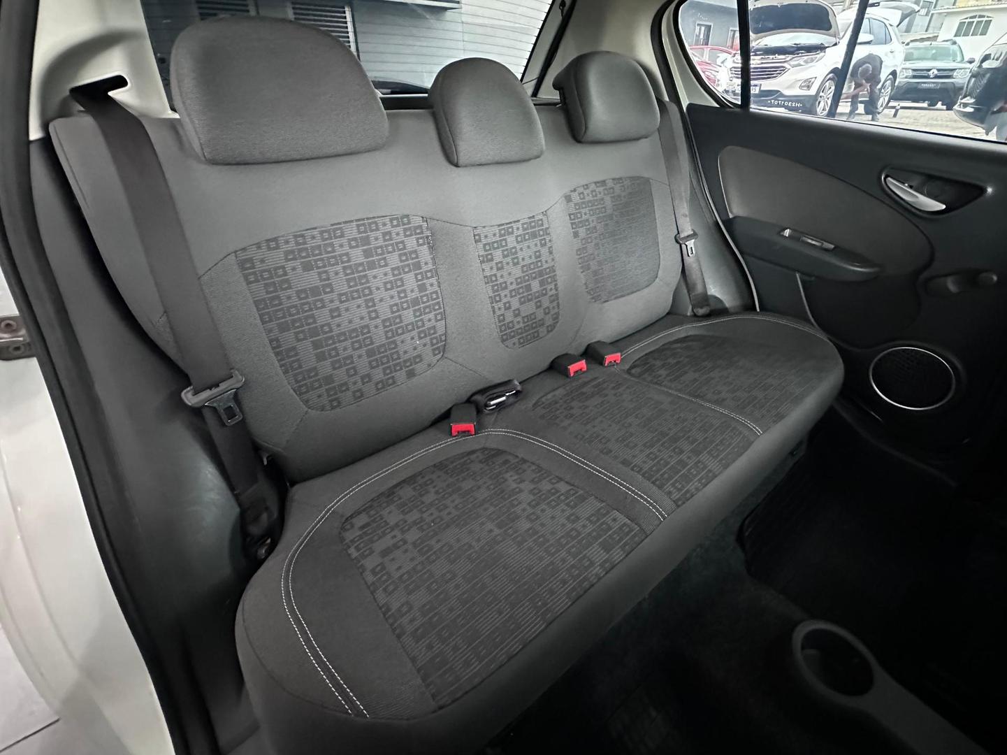 Fiat Palio Attractiv 1.0 2017, foto 8 de 12