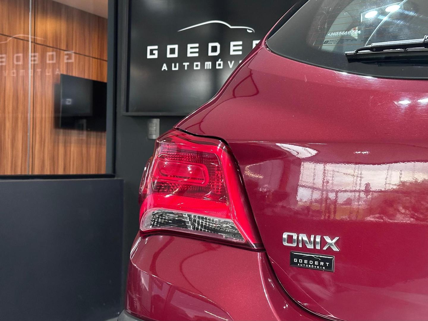 Chevrolet Onix 1.4 AT Active 2017, foto 12 de 12