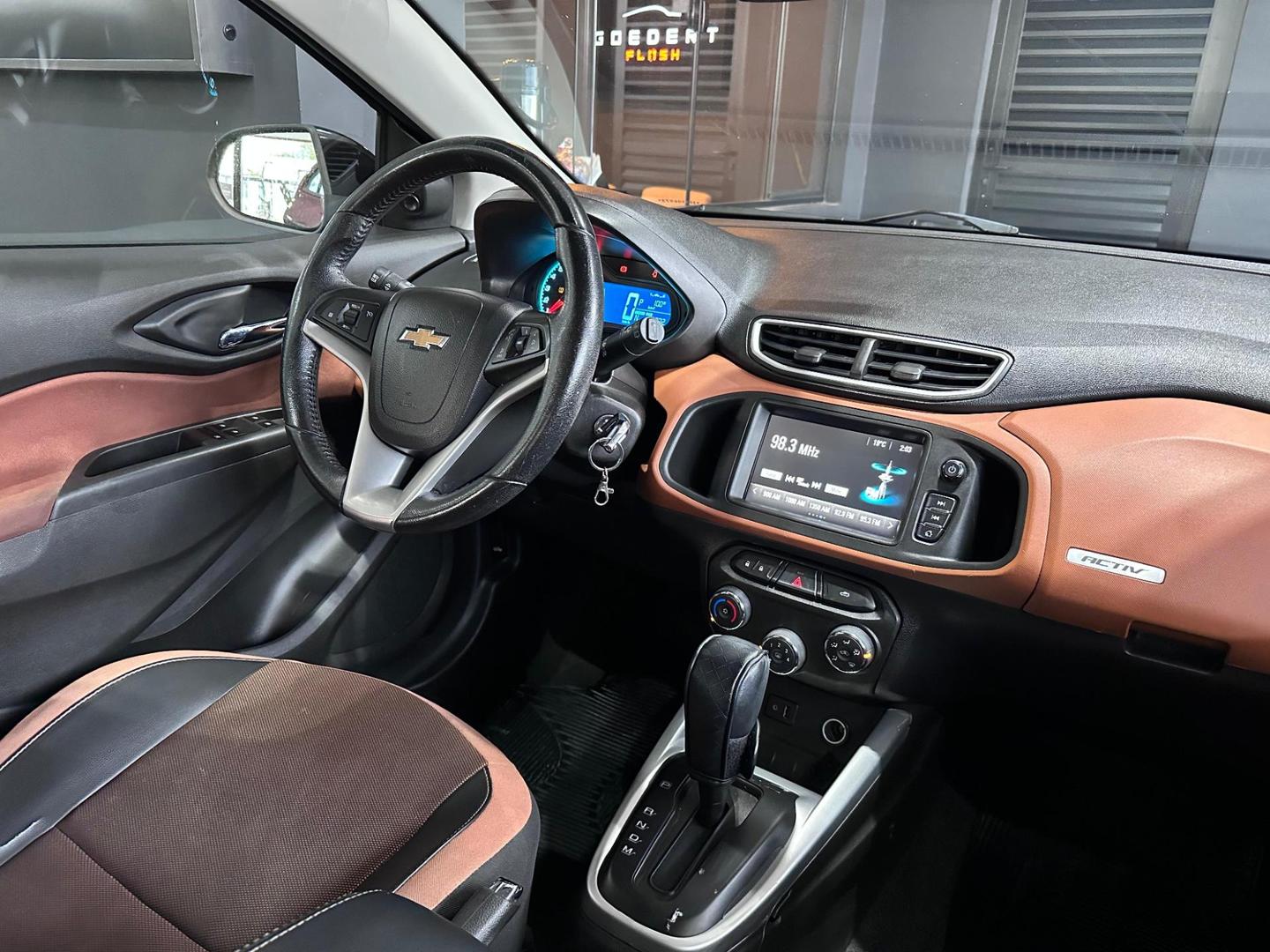 Chevrolet Onix 1.4 AT Active 2017, foto 4 de 12