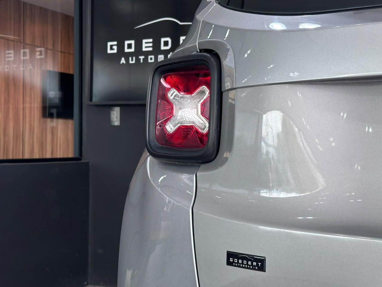 Jeep Renegade 1.8 AT Longitude 2019, foto 12 de 12