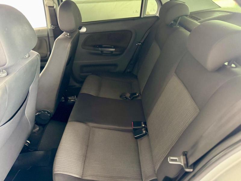 Volkswagen Voyage 1.6 - foto 13
