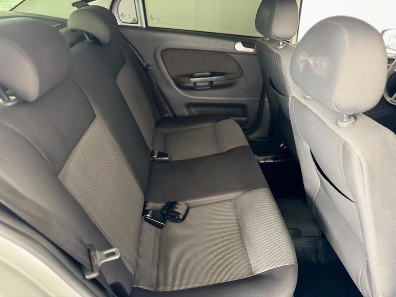 Volkswagen Voyage 1.6 - foto 16