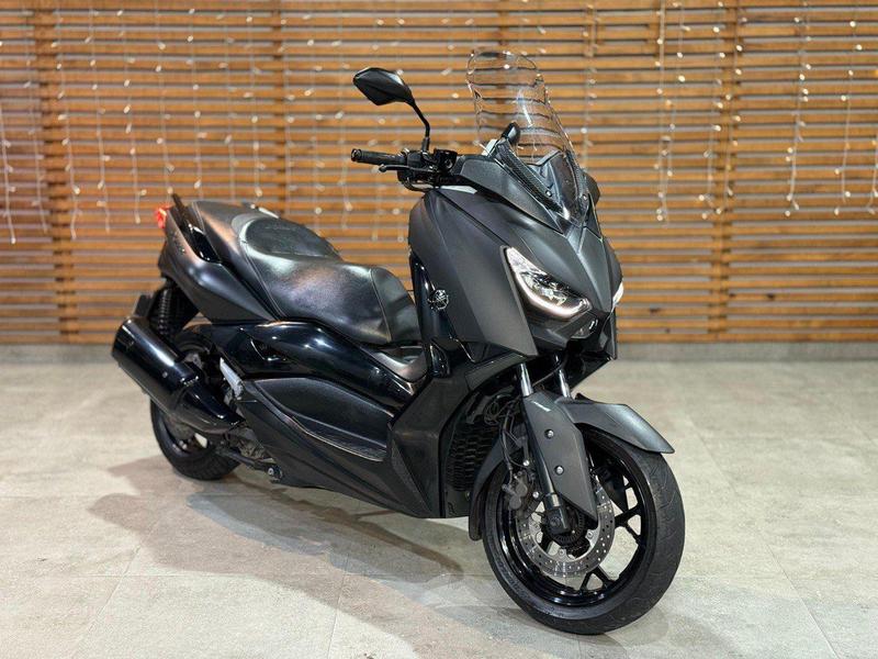 YAMAHA XMAX
