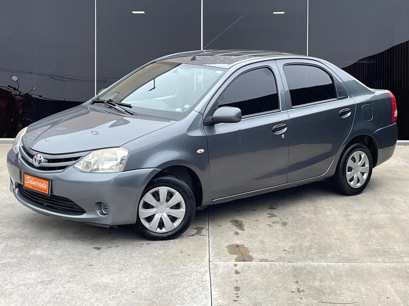 Toyota Etios 2013 à venda