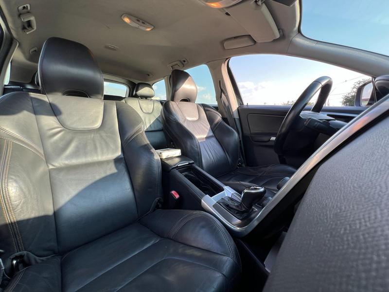 Volvo XC60 2.0 T5 Dyna - foto 9