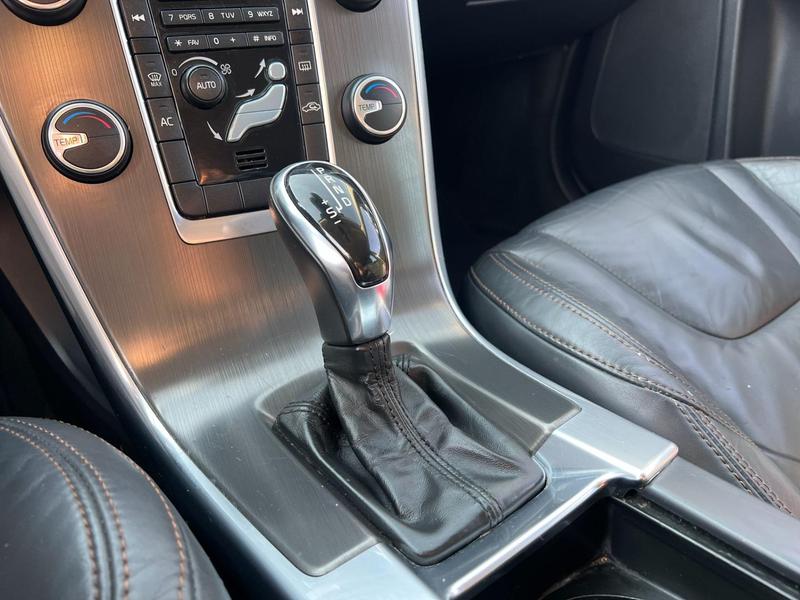 Volvo XC60 2.0 T5 Dyna - foto 7