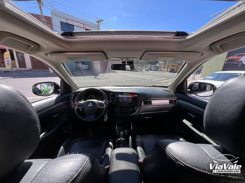 Mitsubishi Outlander 2.0 - foto 9