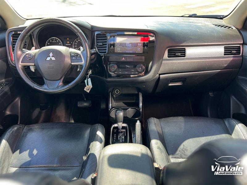 Mitsubishi Outlander 2.0 - foto 12