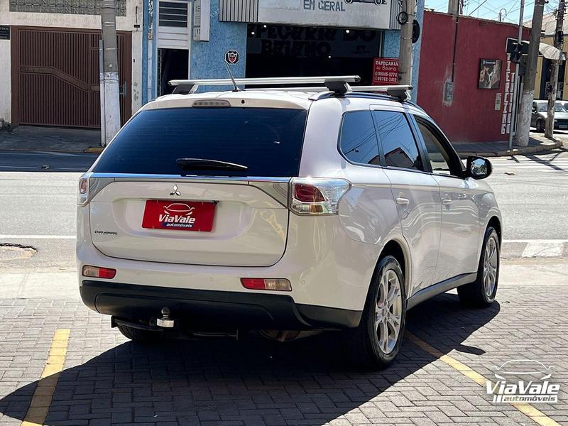 Mitsubishi Outlander 2.0 - foto 4