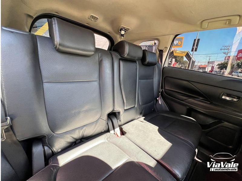 Mitsubishi Outlander 2.0 - foto 8