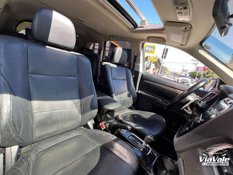 Mitsubishi Outlander 2.0 - foto 7