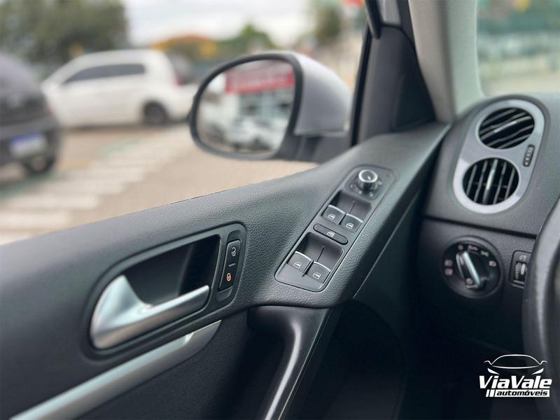 Volkswagen Tiguan 2.0 TSI - foto 10