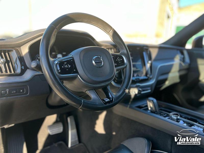 Volvo XC60 T8 R Design - foto 10