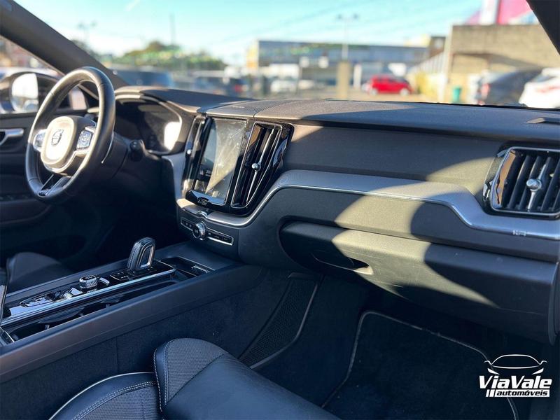 Volvo XC60 T8 R Design - foto 12