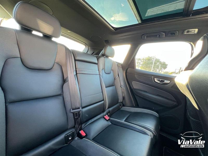 Volvo XC60 T8 R Design - foto 7