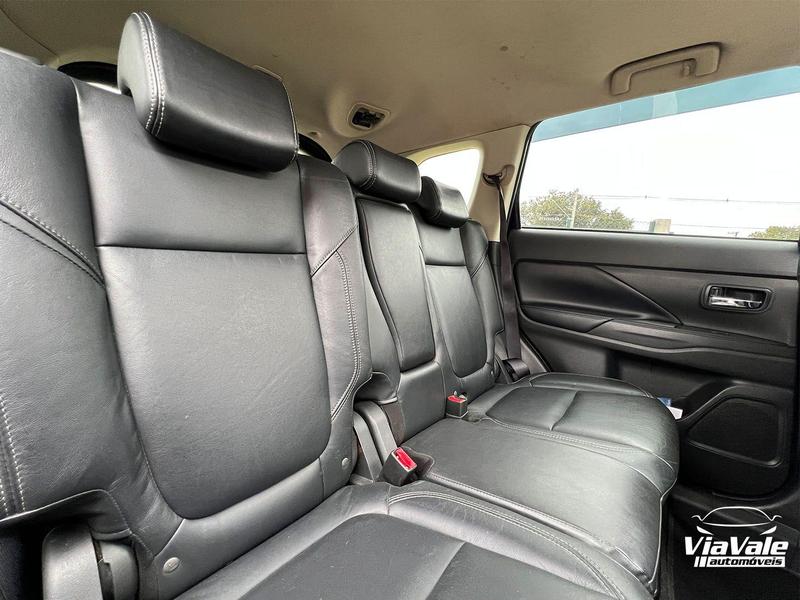 Mitsubishi Outlander 2.0 Hpe - foto 12