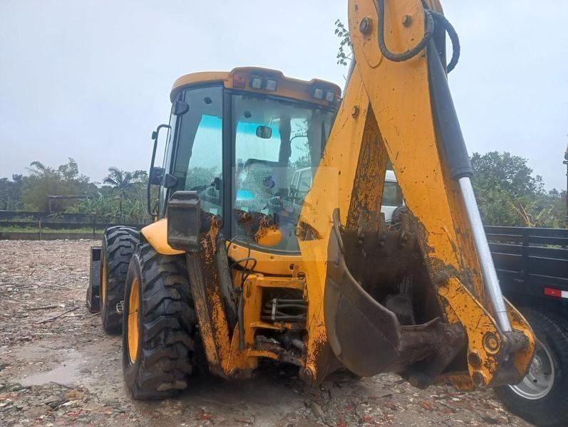 JCB RETROESCAVADEIRA 4CX 4X4